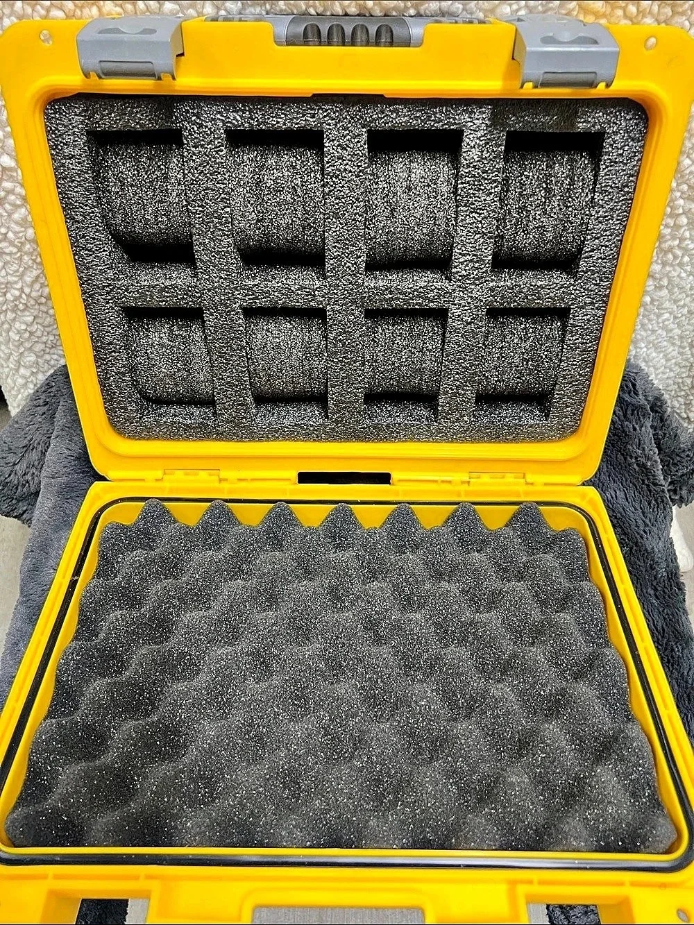 INVICTA 8-Slot Watch Collector Case